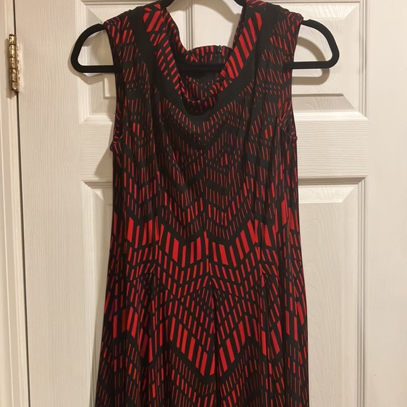 Lovely size 12 dress - perfect condition! Zips up the back - 3/4! - Picture 3 of 5